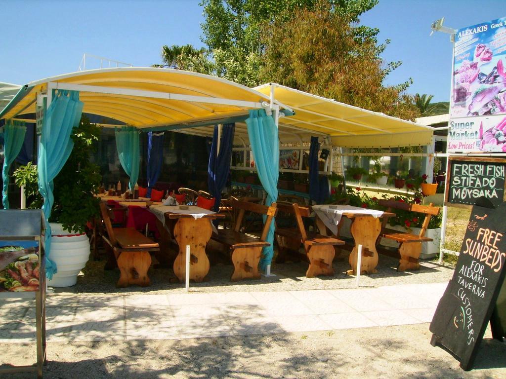 Aggelos Family Hotel Moraḯtika Exterior foto
