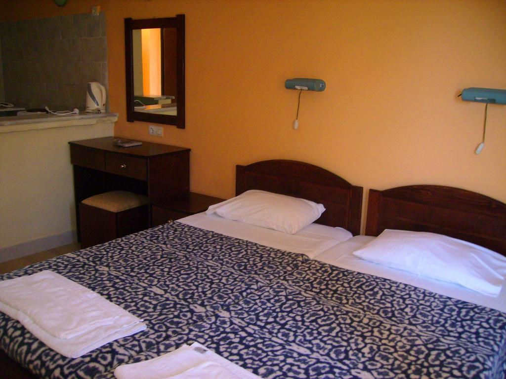 Aggelos Family Hotel Moraḯtika Exterior foto